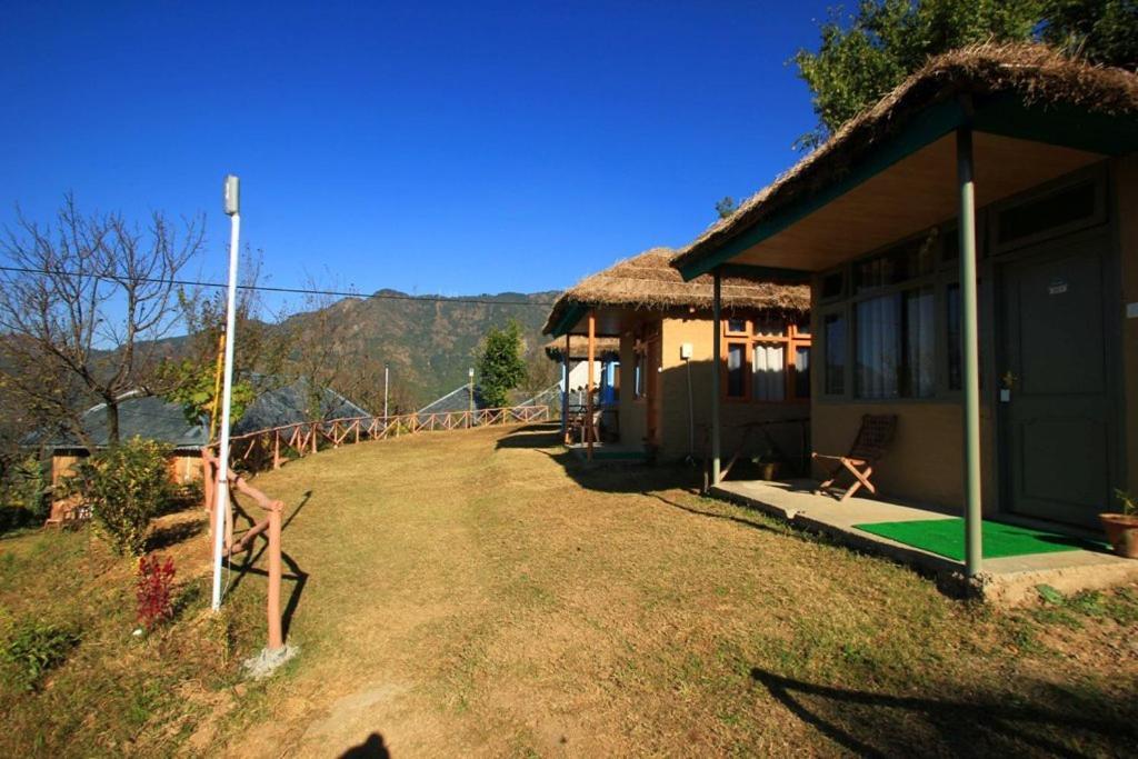 Oyo 43476 Vatika Resort Shimla Bilik gambar